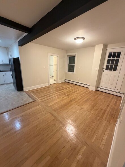 Building Photo - 28 1/2 Grove Street, #2