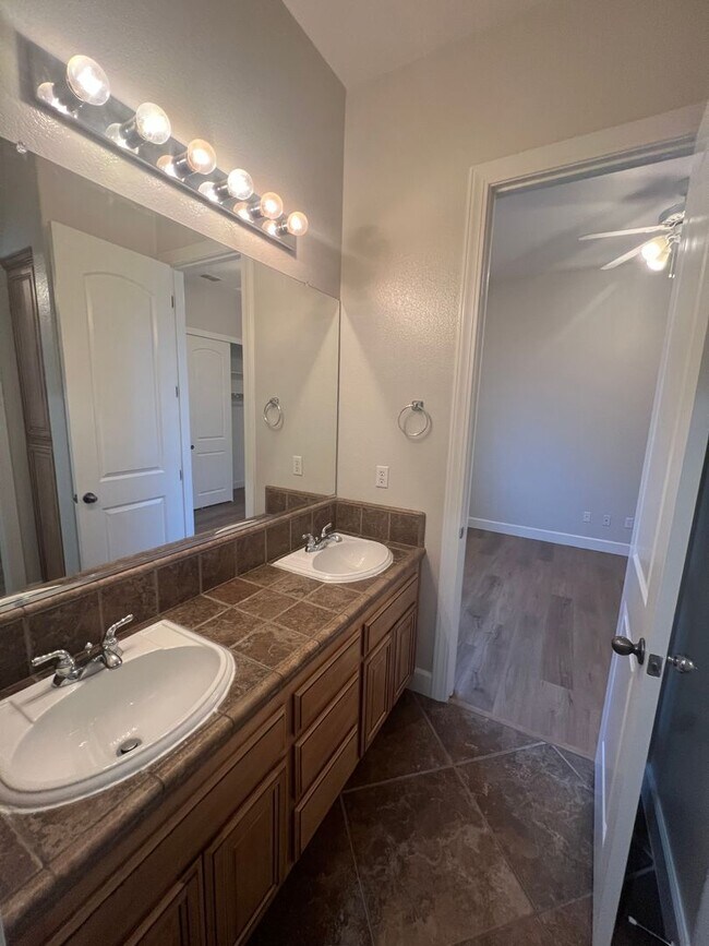 Building Photo - Elegant Single-Story 3-Bedroom Home in a Prime Central Location