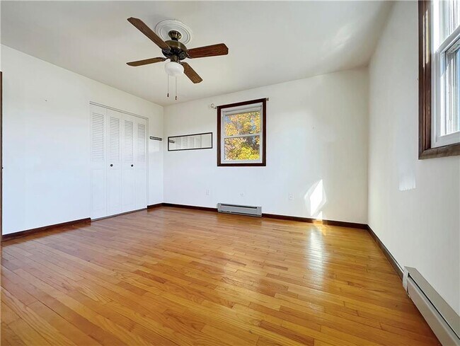 Building Photo - 3722 Hecktown Rd