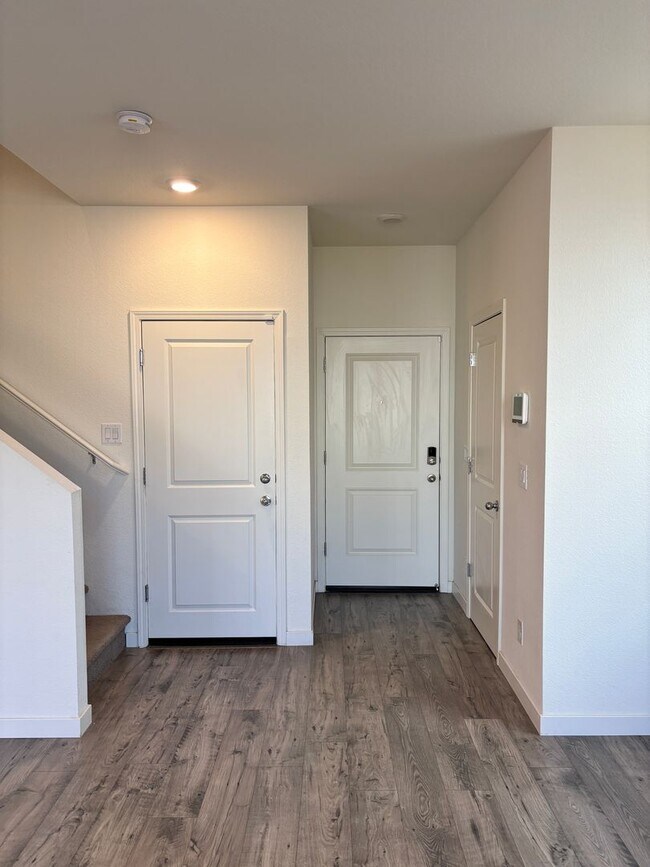 Building Photo - MOVE IN SPECIAL - 1/2 OFF THE 1ST MONTH RENT FOR QUALIFIED APPLICANT(S) AND RENTAL AMOUNT JUST RE...