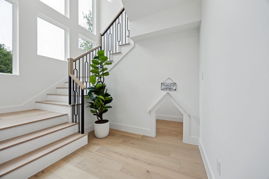 Building Photo - 3815 Hawick Ln