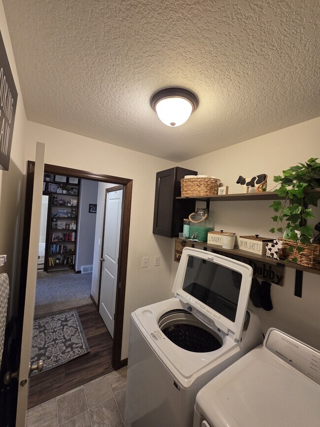 Building Photo - 4121 Mockingbird Ln
