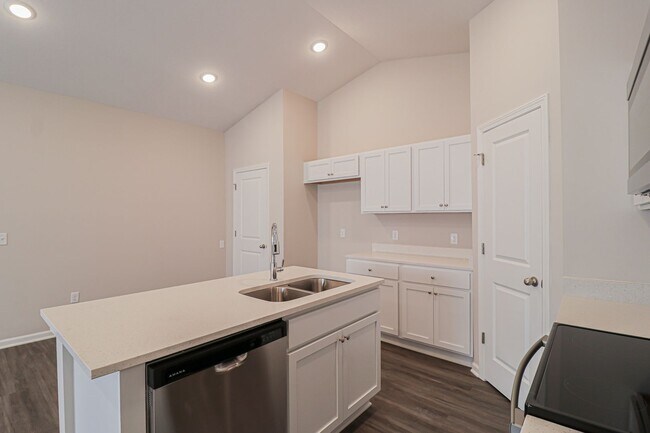 Building Photo - 2336 E Cheyenne Ct