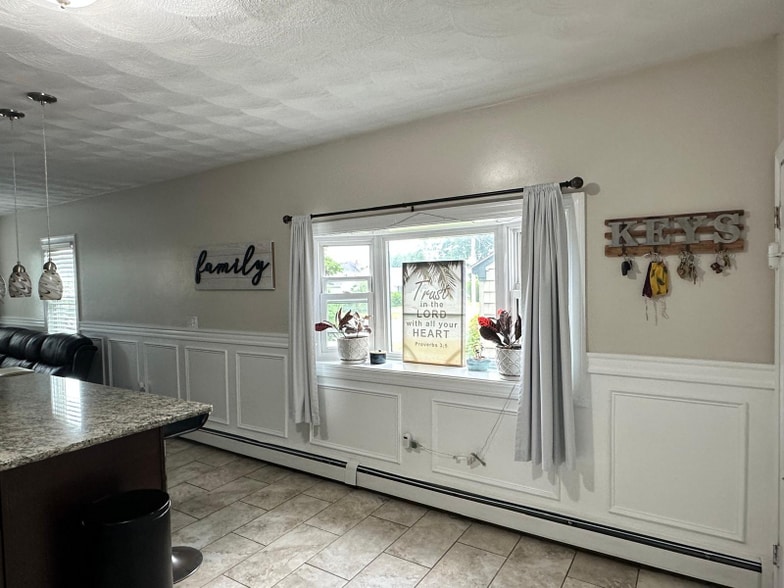 Building Photo - 8. Seymour Ave