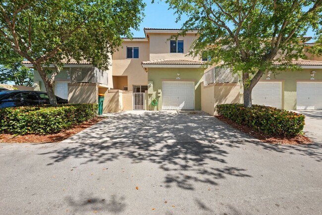 Building Photo - Spacious 3-Bedroom Townhome with 2.5 Baths | 2,035 Sq. Ft. in Homestead