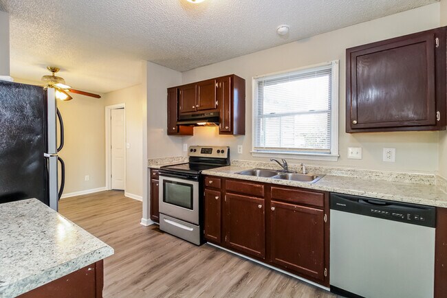 Building Photo - Bright 3-Bedroom Home in Greensboro, NC