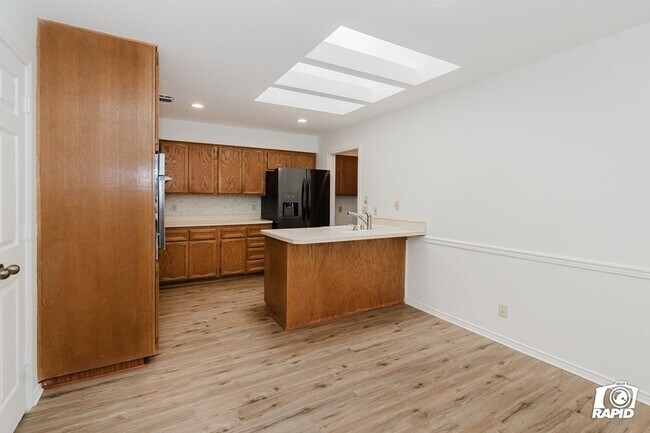 Building Photo - 4911 Sherwood Dr