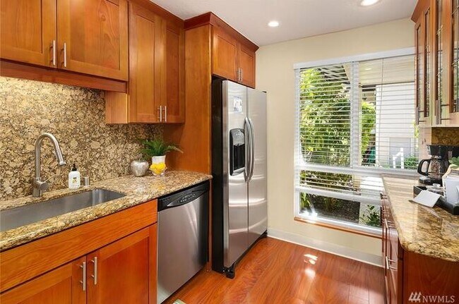 Building Photo - 1605 102nd Pl NE