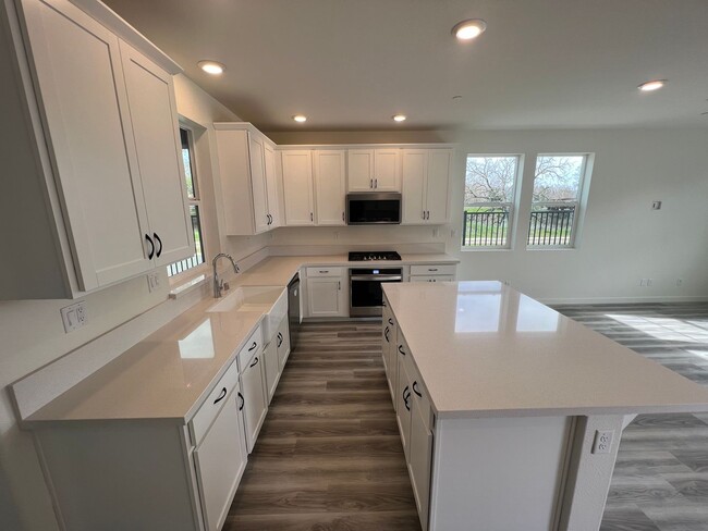 Building Photo - Single Family Natomas