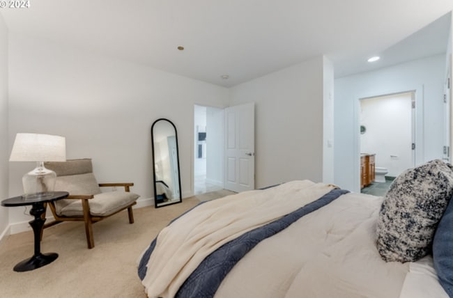 Building Photo - HALF MONTH FREE OF RENT Elegant Riverfront...