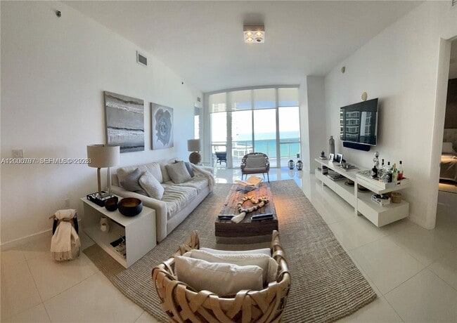 Building Photo - 15811 Collins Ave