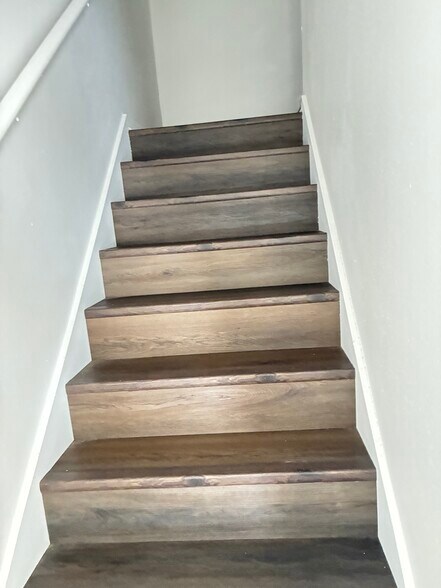 Building Photo - 1243 Charlesworth Dr