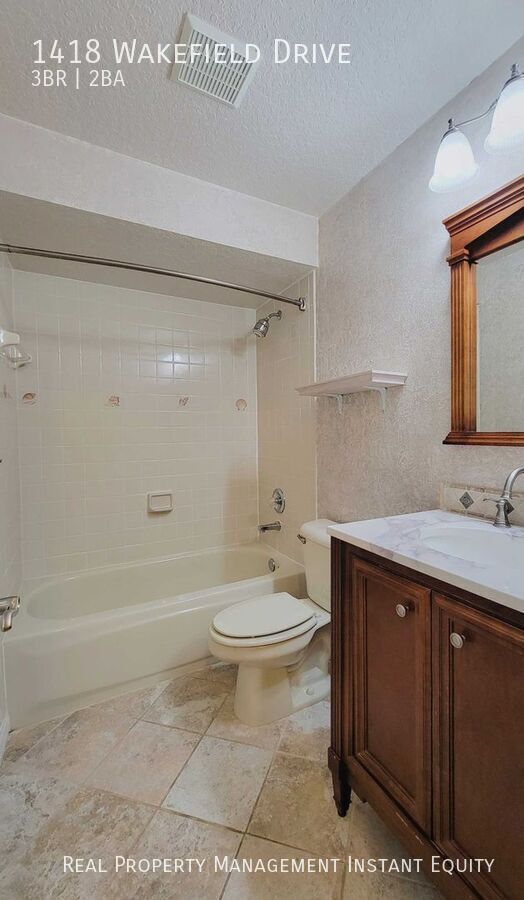 Building Photo - 1418 Wakefield Dr