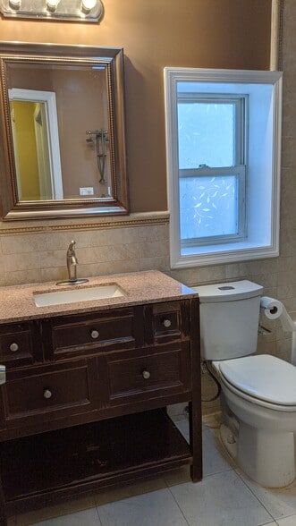 Building Photo - 438 Oakley Avenue