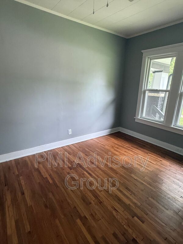 Building Photo - 1801 SW Huntoon St