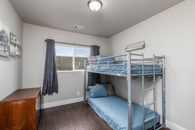 Building Photo - "Charming 2-Bed Oasis with 988 Sq Ft of Comfort in Cheyenne!"