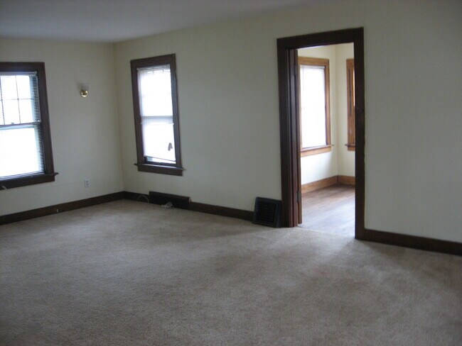 Building Photo - 419 E Pettit Ave
