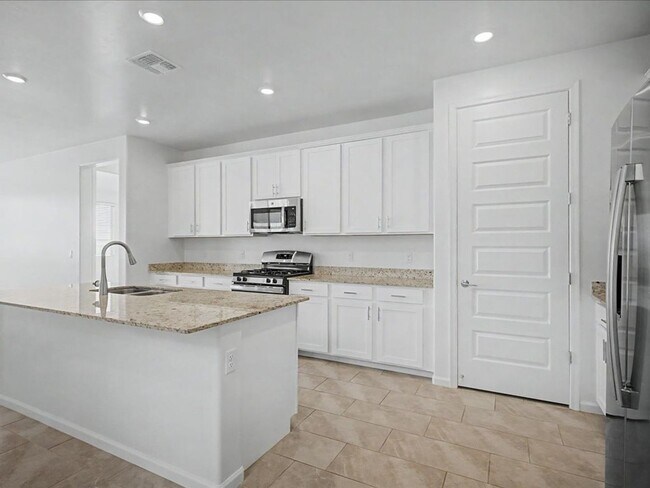 Building Photo - Spacious & Modern 4-Bedroom Home with Stunning Features!