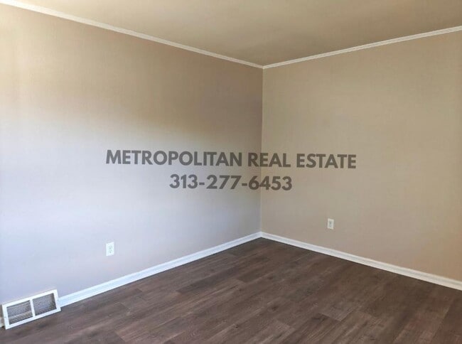 Building Photo - 474 Robbe Ave