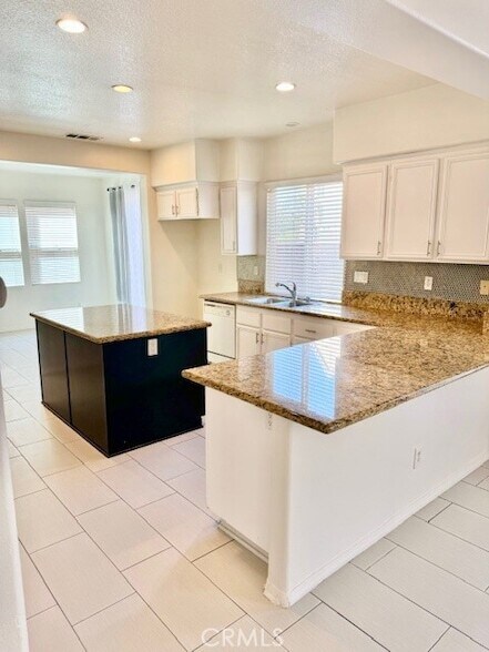 Building Photo - 1562 Cheshire Dr