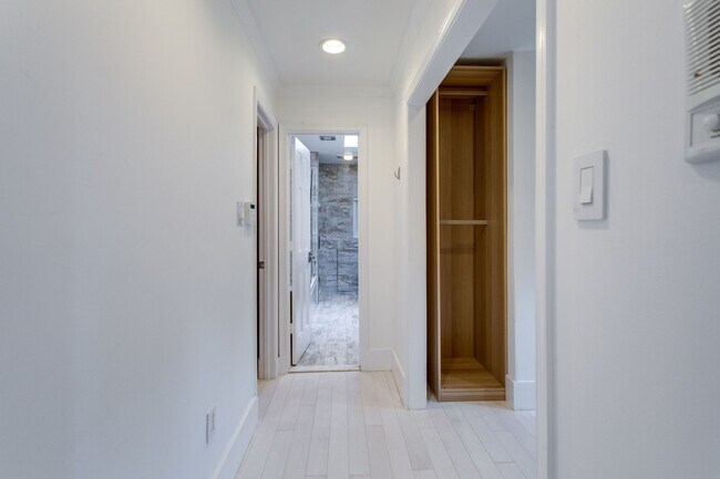 Building Photo - 4611 Charleston Terrace NW