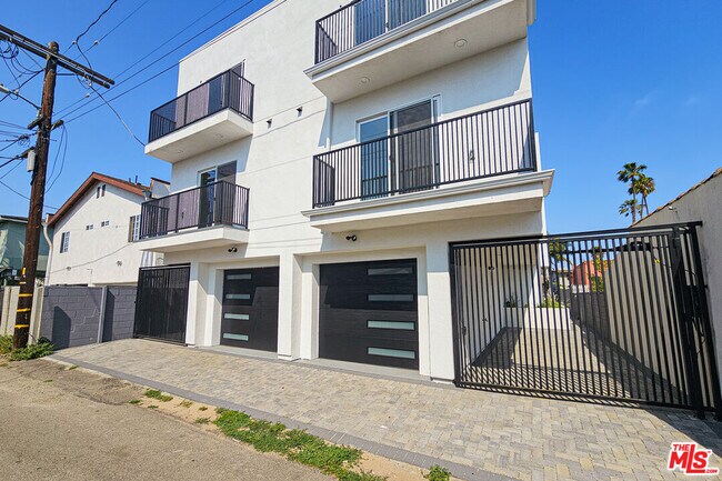 Building Photo - 2057 1/2 S Garth Ave