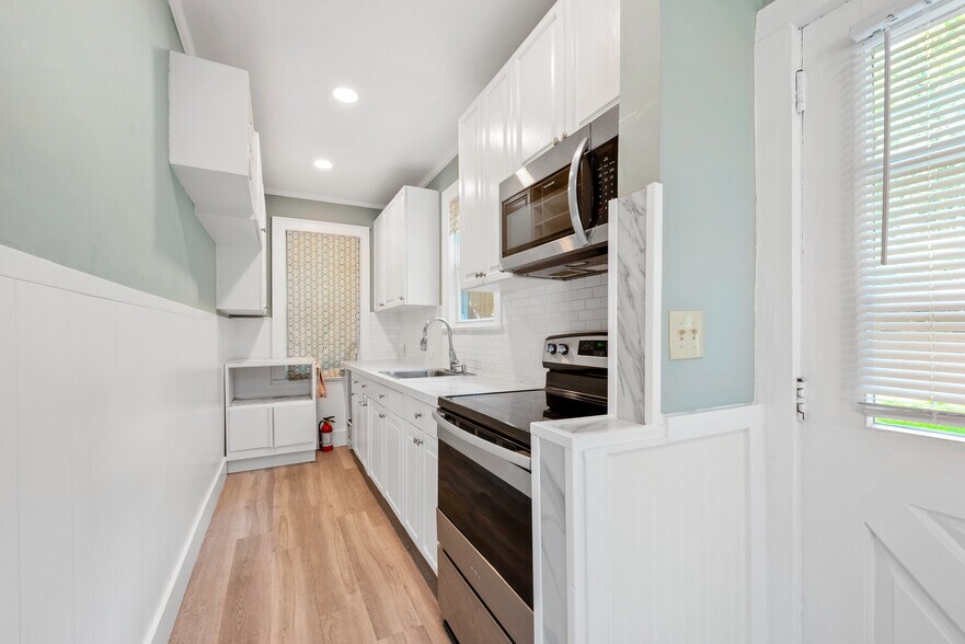 Kitchen - 235 Prospect St