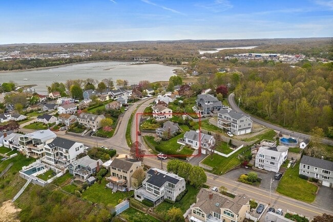 Building Photo - 114 Great Hill Dr