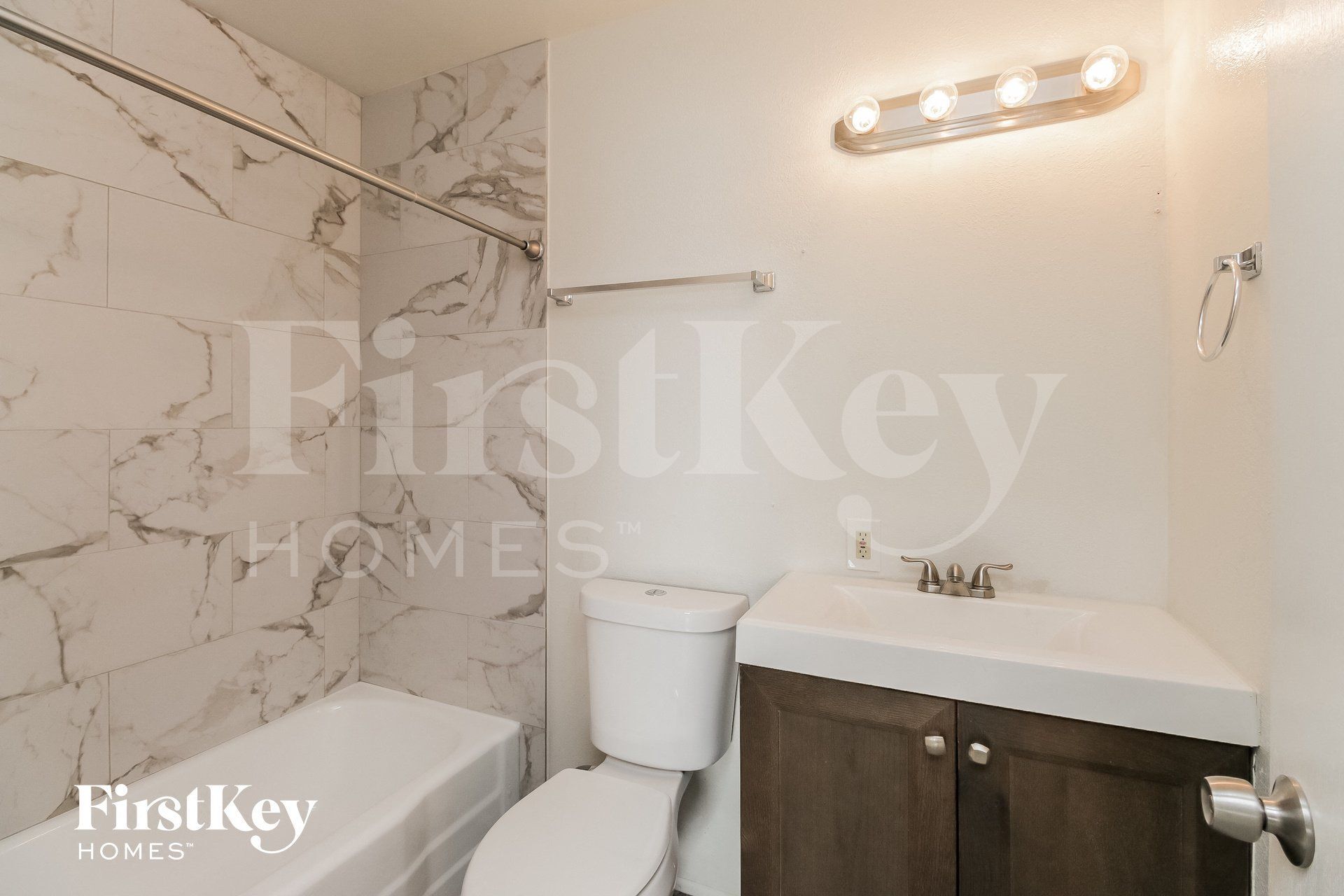 Building Photo - 2030 E Aspen Ave