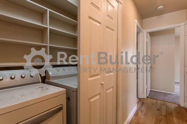 Building Photo - !!!$800.00 Move In Discount if rented by 0...