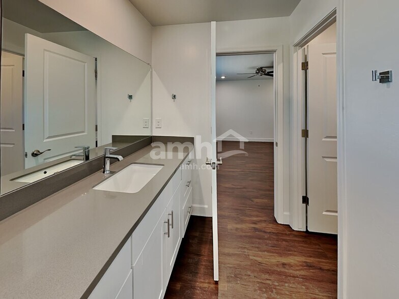 Building Photo - 6116 W Paseo Hilario