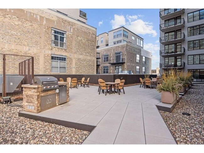 Building Photo - 740 Portland Ave