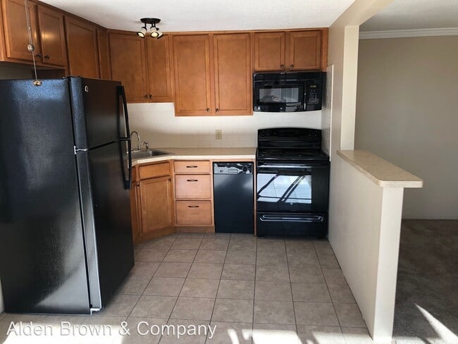 Building Photo - 727 Pearl St