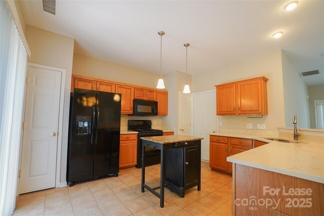 Building Photo - 2411 Normancrest Ct