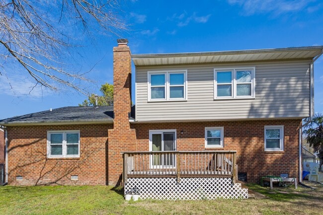 Building Photo - 226 Woodbury Forrest Dr