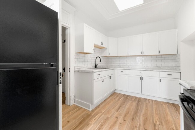 Building Photo - New Listing! 3 Bedroom House!
