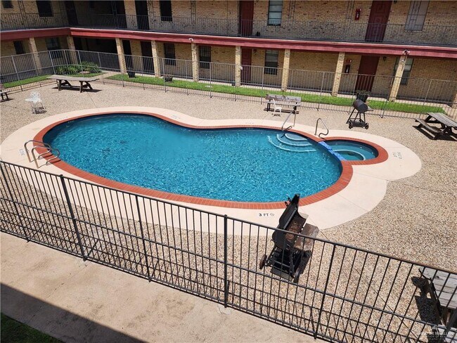 Building Photo - 17 Toronto Ave