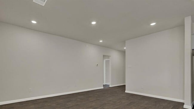 Building Photo - 325 Darwin Pl