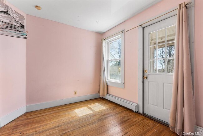 Building Photo - 39 Wawanda Ave