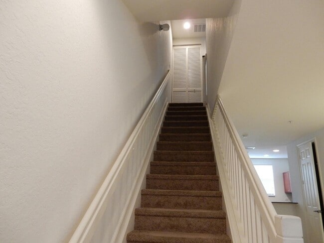Building Photo - 660 Amador Ln