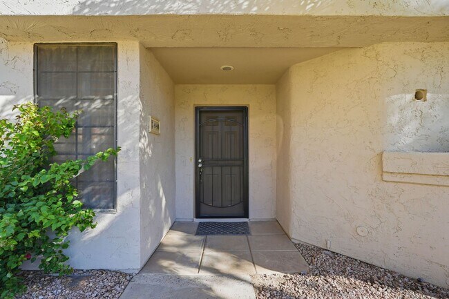 Building Photo - Charming 2-Bedroom Casita