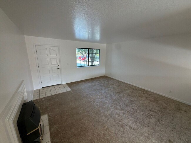 Building Photo - 332 E Romie Ln