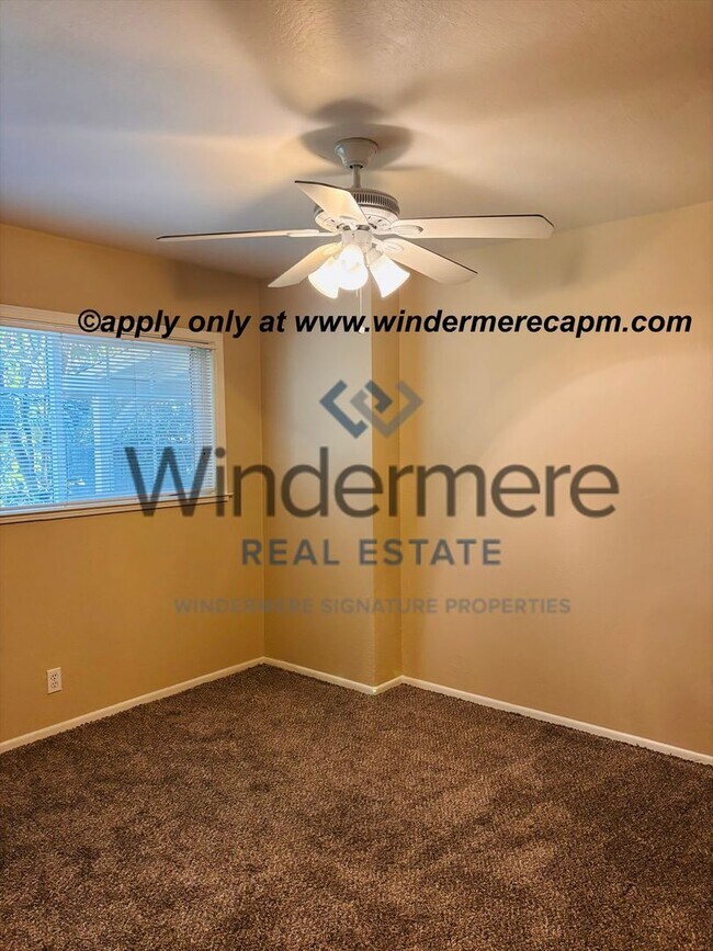 Building Photo - Arden Arcade 3 bedroom/ 2 bath on HUGE lot – Space, Location, and Charm!