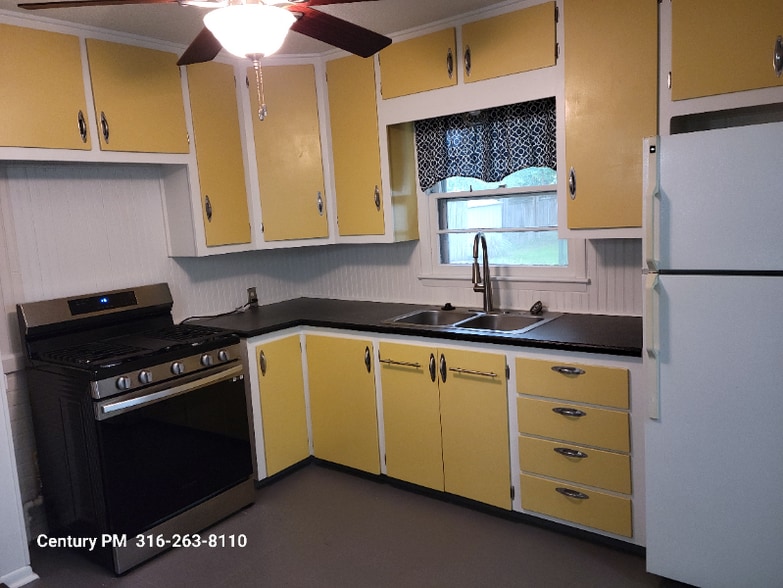 Building Photo - 5941 E Bellaire Ave