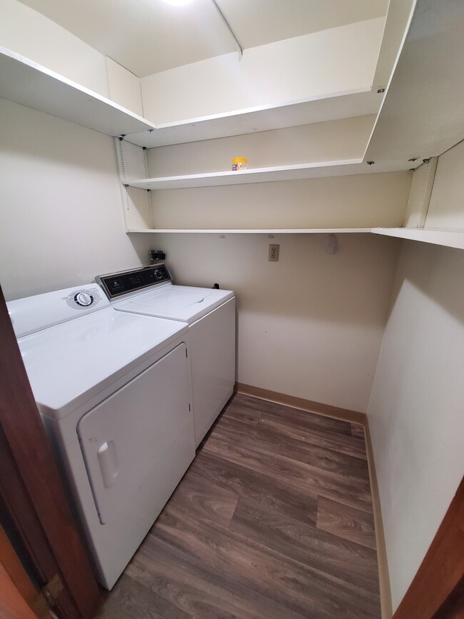 Building Photo - 250 Beach Pl