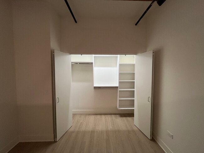 Building Photo - 1040 W Huron St