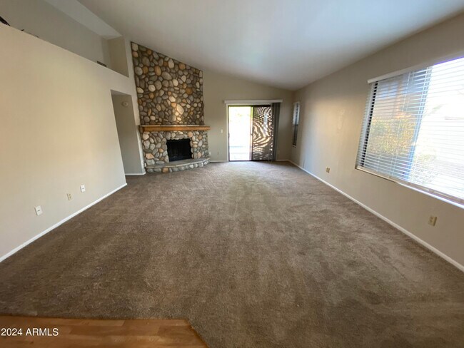 Building Photo - 1355 N 87th St