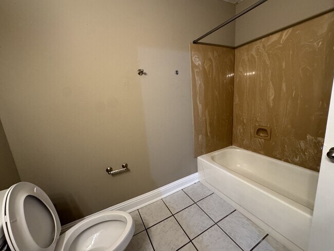 Building Photo - 4218 Hessmer Ave