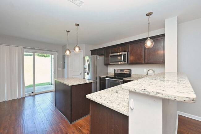 Building Photo - Minutes to Nashville! Stylish 2BR/2.5BA Goodlettsville Townhome