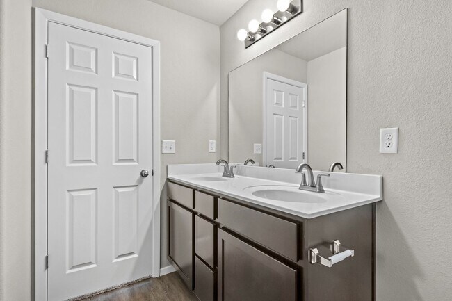 Building Photo - Beautiful new build home!